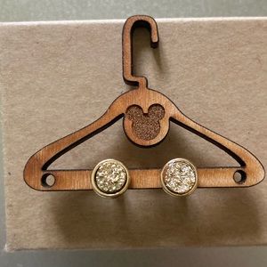 ✨10/$12✨Brand new Gold colored Stone Studs